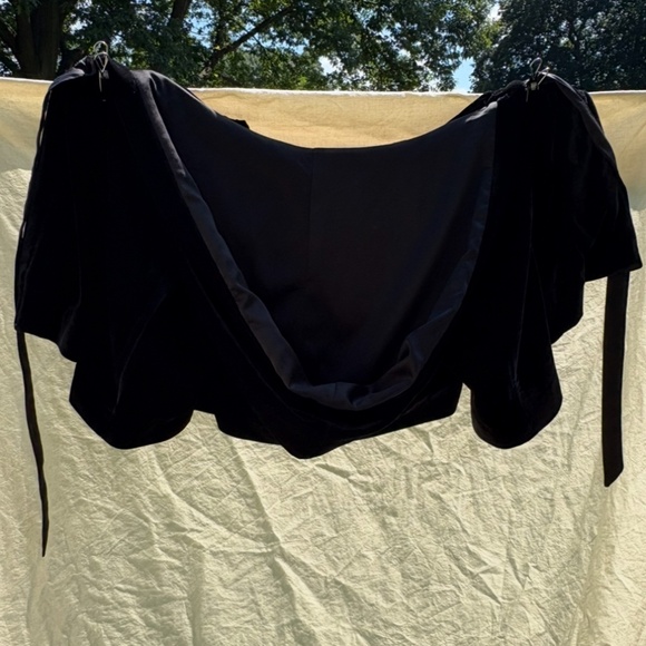 ModCloth velvet crop hooded cape S, short sleeve, bolero, tie front, black, hood - Picture 11 of 12